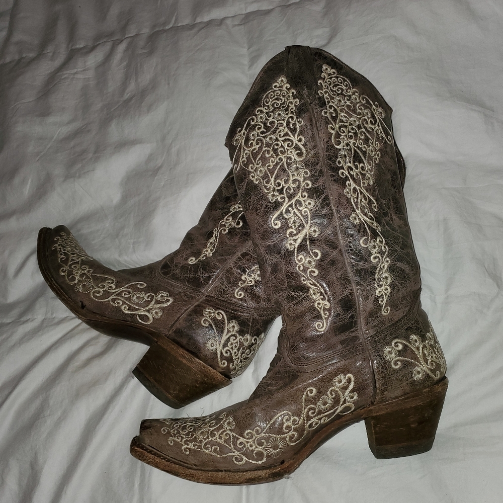 Embroidered Corral Floral Boots